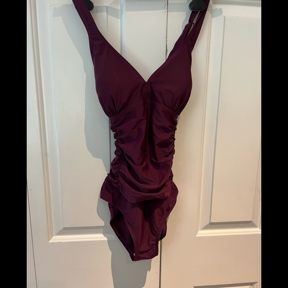 Swimsuits tor all Flattering suit size M - Picture 1 of 3